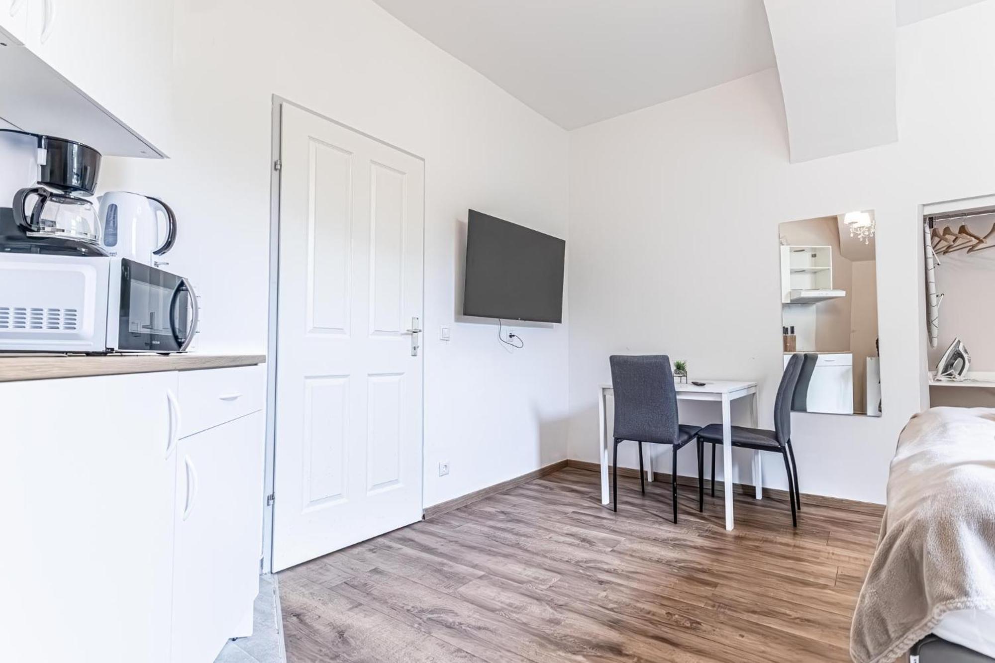 Trendy Near Westbahnhof With Kitchenette & Smart Tv *