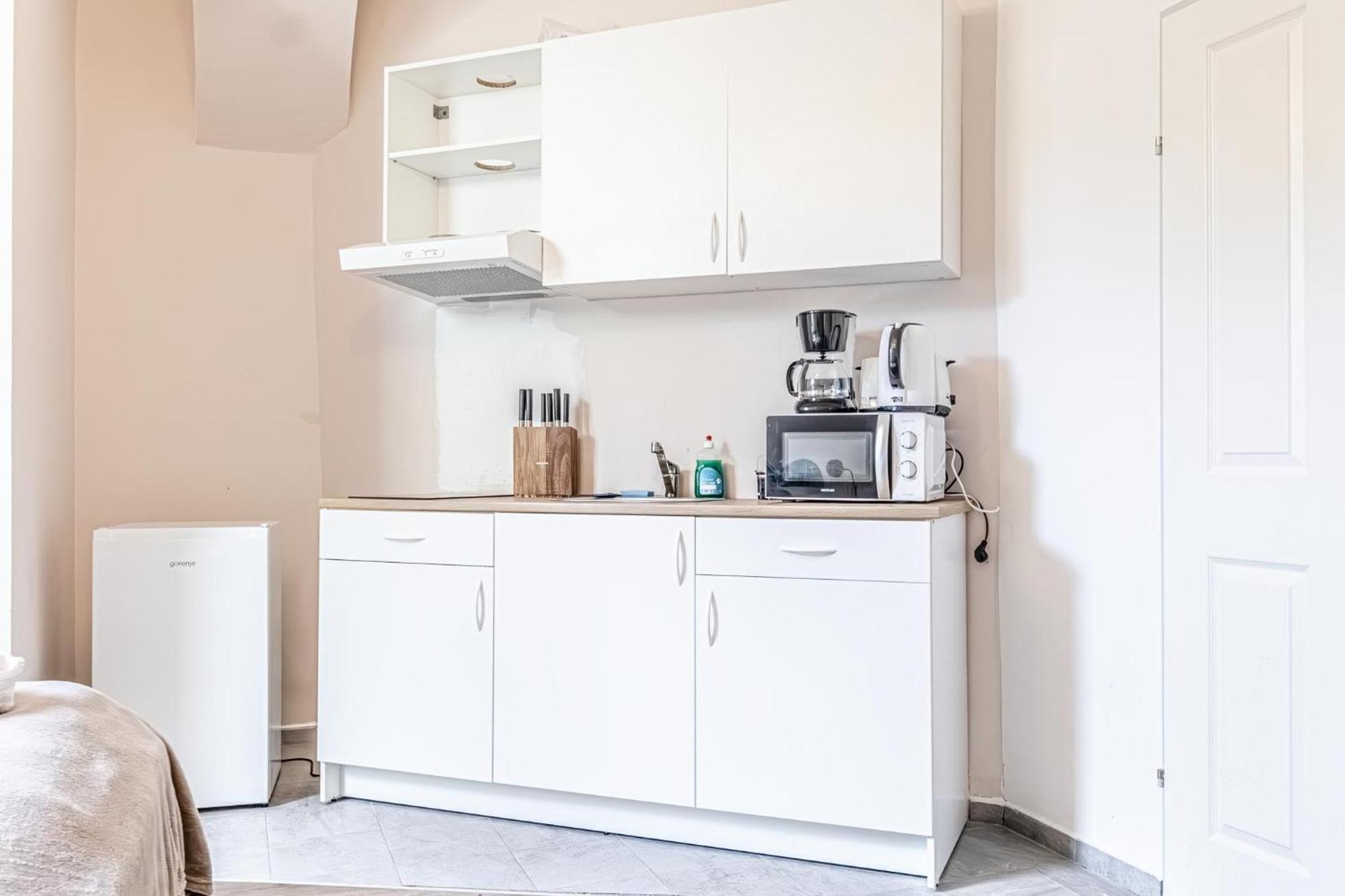 Trendy Near Westbahnhof With Kitchenette & Smart Tv * Vienna