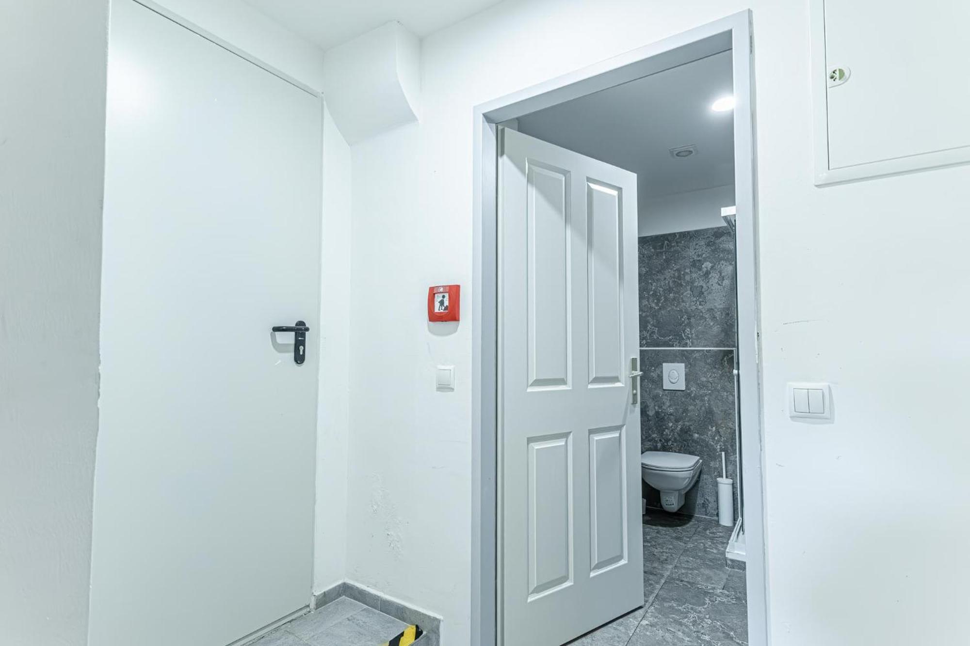 Trendy Near Westbahnhof With Kitchenette & Smart Tv